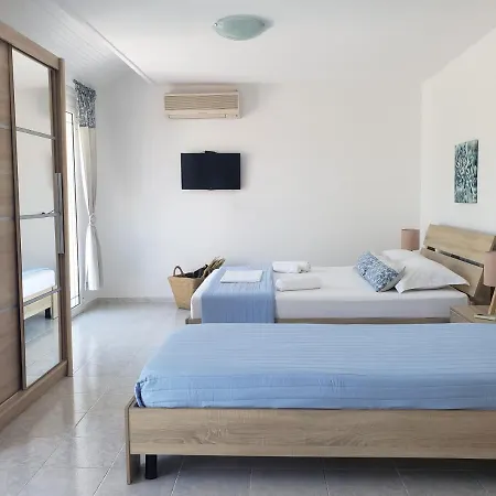 Malibu & Apartment