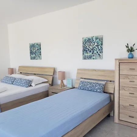 Malibu & Apartment
